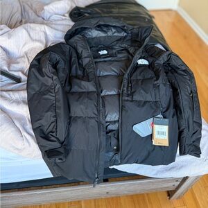 The North Face Men's Black Hooded Puffer Jacket
